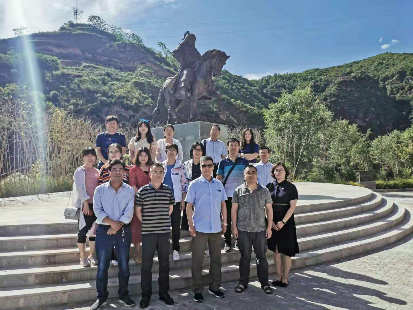 参观成吉思汗驾崩遗址