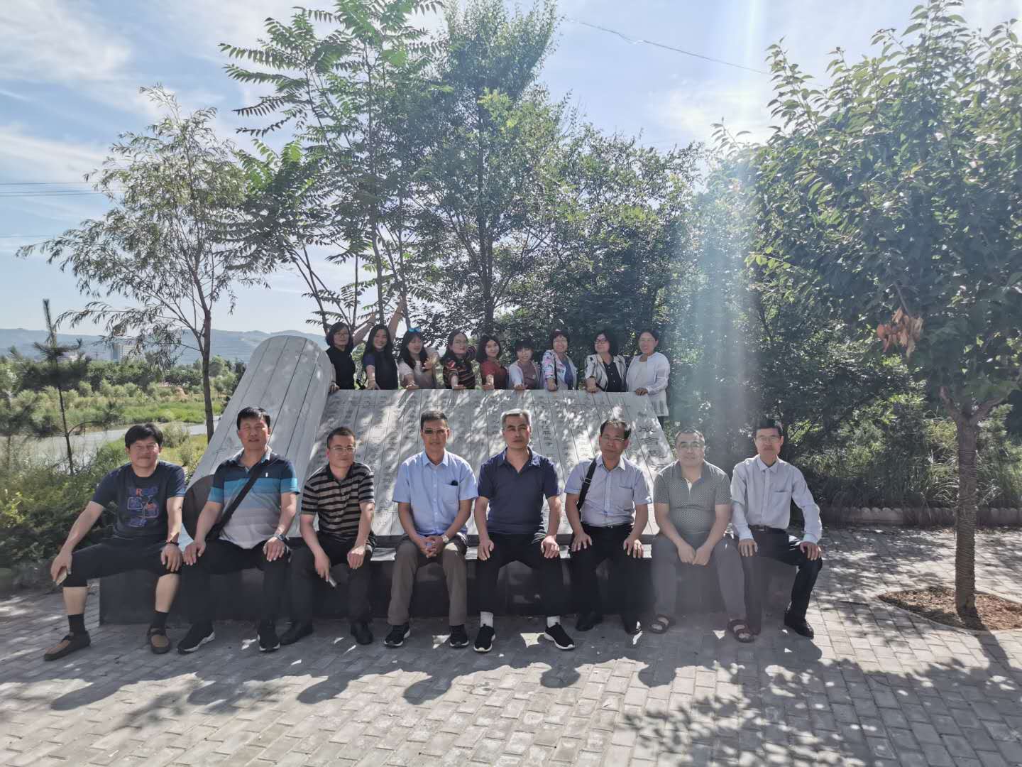 参观成吉思汗驾崩遗址